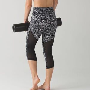 Lululemon Legging Size 4  Deep Breath Crop (21" ) Iced Wave White Black